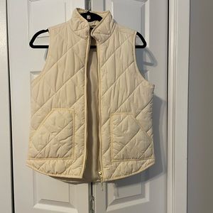 J. Crew Mercantile quilted puffer vest in ivory -Small